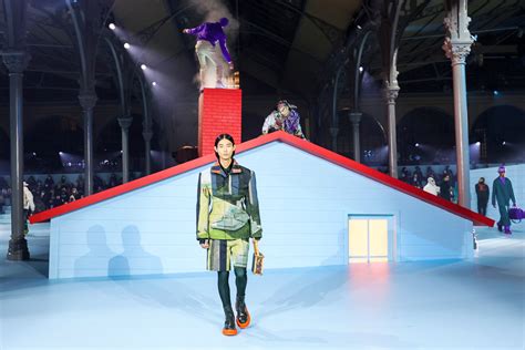 louis vuitton alice in wonderland|Virgil Abloh’s final Louis Vuitton show proves the sky .